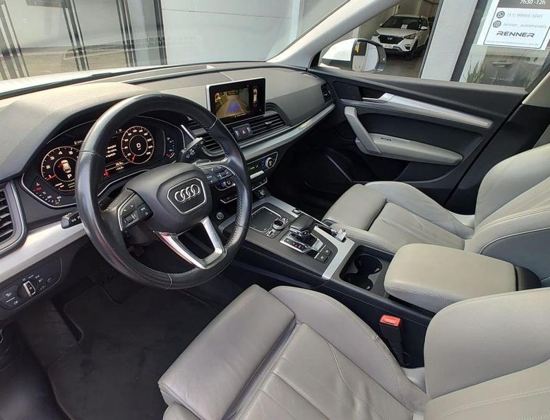 Audi Q5 Ambiente 2.0 TFSI Quattro S Tronic 2017/2018 RENNER AUTOMÓVEIS LAJEADO / Carros no Vale