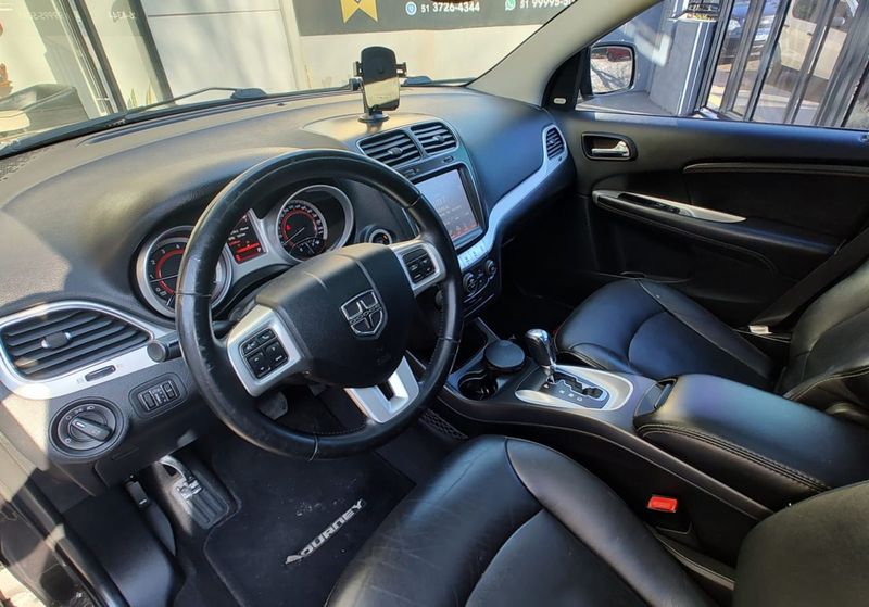 Dodge JOURNEY RT 3.6 V6 2011/2012 RENNER AUTOMÓVEIS LAJEADO / Carros no Vale