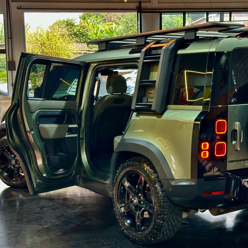 Land Rover Defender 110p Se 7 Lugares 300 Cv 2020/2020 DL MOTORS LAJEADO / Carros no Vale