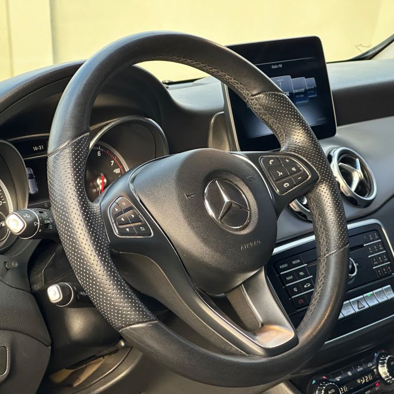 Mercedes-benz Gla 200 1.6 Cgi Vision 16v Turbo 2019/2020 DL MOTORS LAJEADO / Carros no Vale