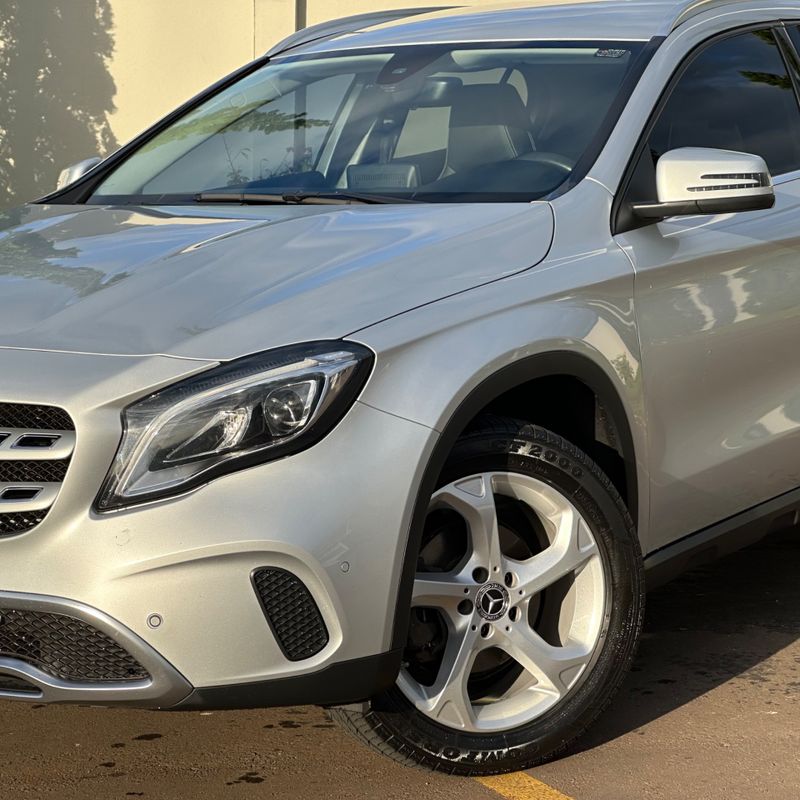 Mercedes-benz Gla 200 1.6 Cgi Vision 16v Turbo 2019/2020 DL MOTORS LAJEADO / Carros no Vale
