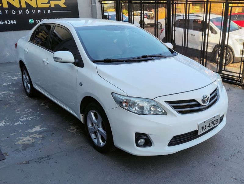 Toyota Corolla XEi 2.0 16V 2013/2014 RENNER AUTOMÓVEIS LAJEADO / Carros no Vale