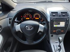 Toyota Corolla XEi 2.0 16V 2013/2014 RENNER AUTOMÓVEIS LAJEADO / Carros no Vale
