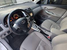 Toyota Corolla XEi 2.0 16V 2013/2014 RENNER AUTOMÓVEIS LAJEADO / Carros no Vale