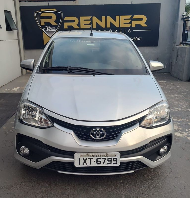 Toyota ETIOS XS 1.5 16V Mec. 2017/2018 RENNER AUTOMÓVEIS LAJEADO / Carros no Vale