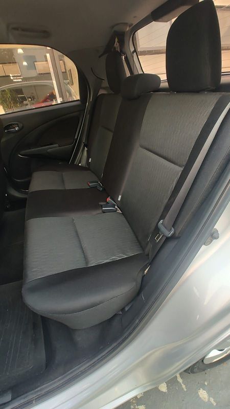 Toyota ETIOS XS 1.5 16V Mec. 2017/2018 RENNER AUTOMÓVEIS LAJEADO / Carros no Vale