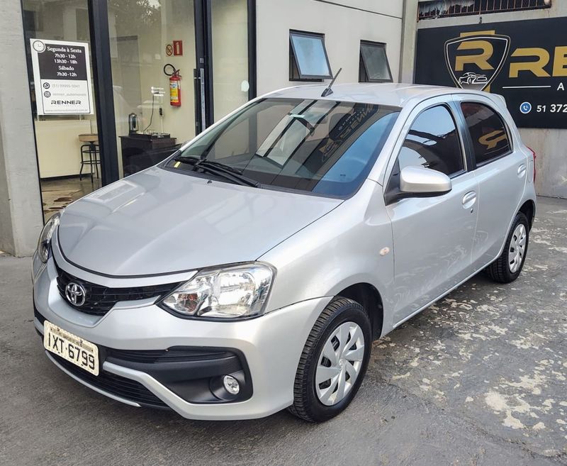 Toyota ETIOS XS 1.5 16V Mec. 2017/2018 RENNER AUTOMÓVEIS LAJEADO / Carros no Vale