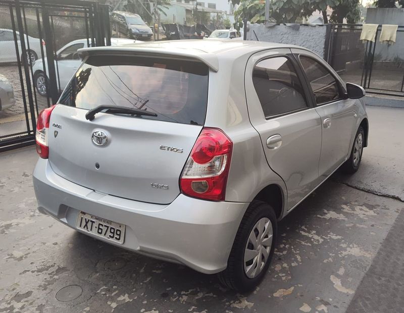 Toyota ETIOS XS 1.5 16V Mec. 2017/2018 RENNER AUTOMÓVEIS LAJEADO / Carros no Vale