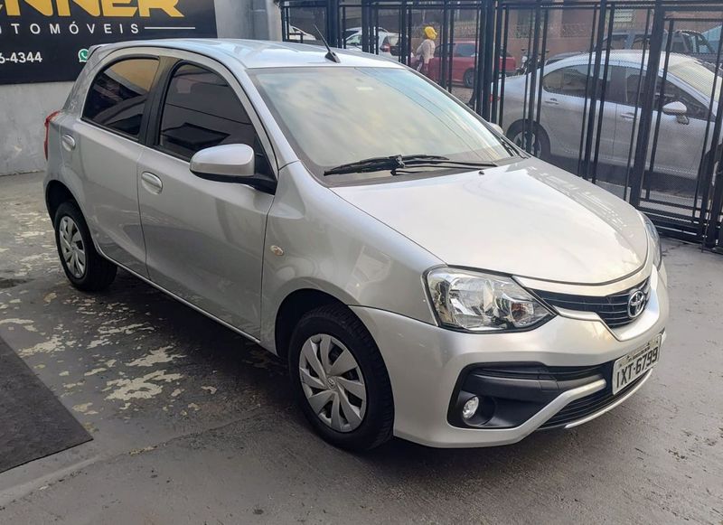 Toyota ETIOS XS 1.5 16V Mec. 2017/2018 RENNER AUTOMÓVEIS LAJEADO / Carros no Vale