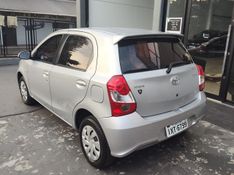 Toyota ETIOS XS 1.5 16V Mec. 2017/2018 RENNER AUTOMÓVEIS LAJEADO / Carros no Vale