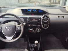 Toyota ETIOS XS 1.5 16V Mec. 2017/2018 RENNER AUTOMÓVEIS LAJEADO / Carros no Vale