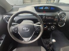Toyota ETIOS XS 1.5 16V Mec. 2017/2018 RENNER AUTOMÓVEIS LAJEADO / Carros no Vale