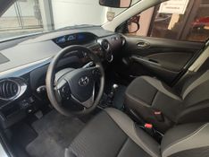 Toyota ETIOS XS 1.5 16V Mec. 2017/2018 RENNER AUTOMÓVEIS LAJEADO / Carros no Vale