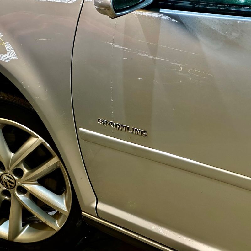 Volkswagen Golf 2.0 Sportline 2010/2011 DL MOTORS LAJEADO / Carros no Vale
