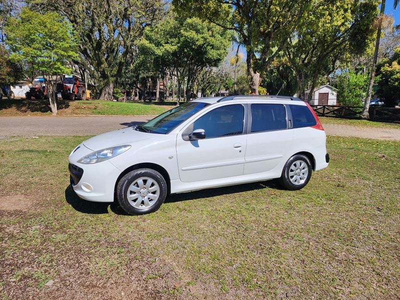Peugeot 207 SW XR Sport 1.4 8V 2010/2011 AUTO NÍVEL VEÍCULOS SANTA CRUZ DO SUL / Carros no Vale