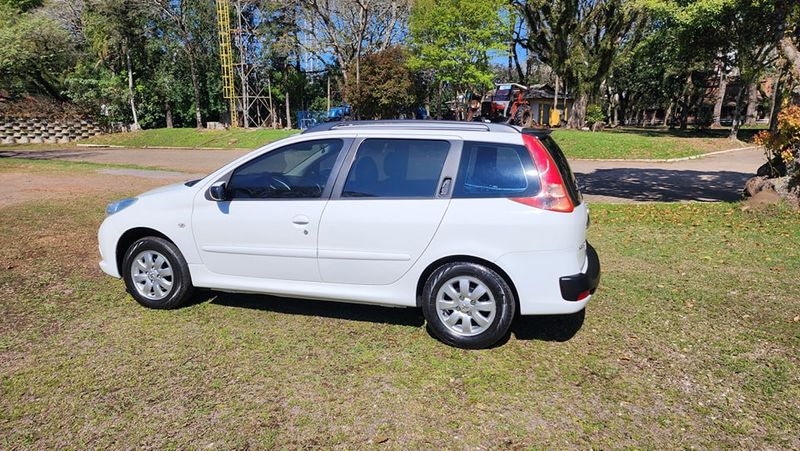 Peugeot 207 SW XR Sport 1.4 8V 2010/2011 AUTO NÍVEL VEÍCULOS SANTA CRUZ DO SUL / Carros no Vale