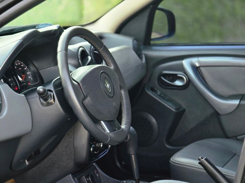 Renault DUSTER TECHROAD 2.0 Hi 16V 2013/2013 AUTO NÍVEL VEÍCULOS SANTA CRUZ DO SUL / Carros no Vale