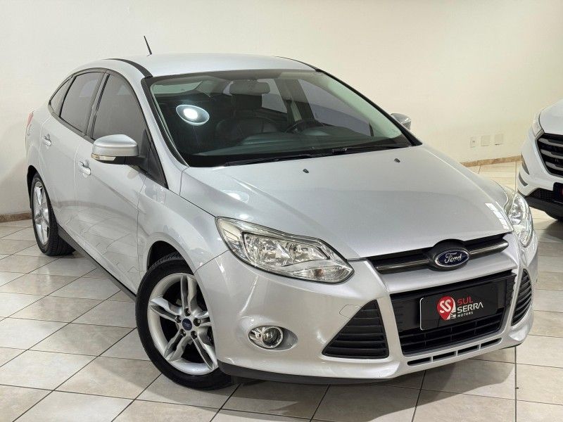 FORD FOCUS 2.0 SE SEDAN 16V 2013/2014 SUL SERRA MOTORS CAXIAS DO SUL / Carros no Vale