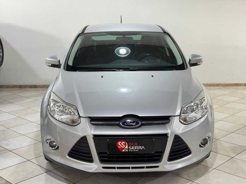 FORD FOCUS 2.0 SE SEDAN 16V 2013/2014 SUL SERRA MOTORS CAXIAS DO SUL / Carros no Vale