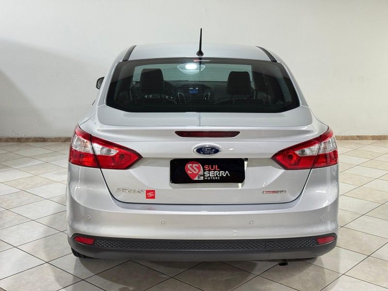 FORD FOCUS 2.0 SE SEDAN 16V 2013/2014 SUL SERRA MOTORS CAXIAS DO SUL / Carros no Vale