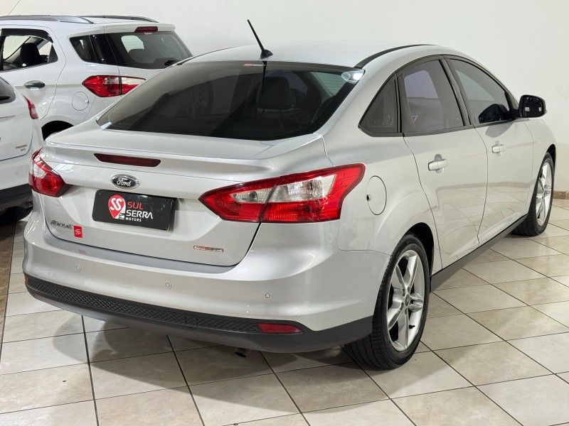 FORD FOCUS 2.0 SE SEDAN 16V 2013/2014 SUL SERRA MOTORS CAXIAS DO SUL / Carros no Vale