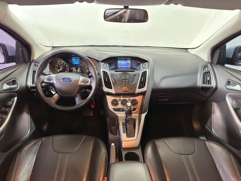 FORD FOCUS 2.0 SE SEDAN 16V 2013/2014 SUL SERRA MOTORS CAXIAS DO SUL / Carros no Vale