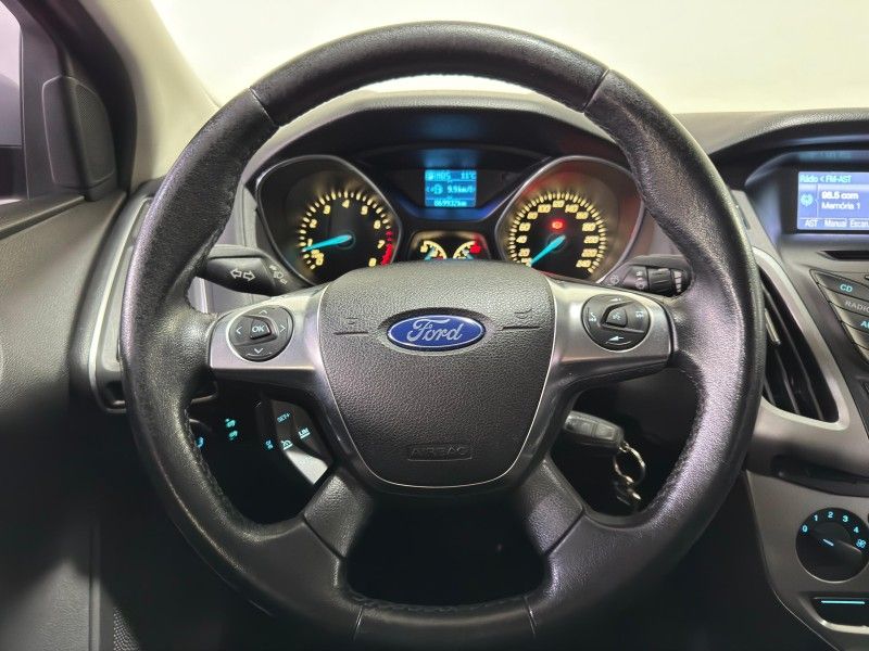 FORD FOCUS 2.0 SE SEDAN 16V 2013/2014 SUL SERRA MOTORS CAXIAS DO SUL / Carros no Vale