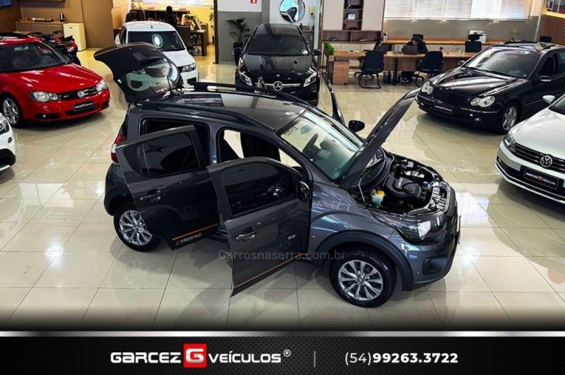 FIAT MOBI 1.0 TREKKING 8V 2023/2024 GARCEZ VEÍCULOS BENTO GONÇALVES / Carros no Vale