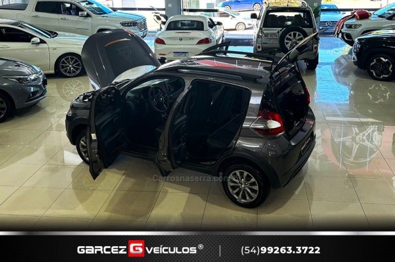 FIAT MOBI 1.0 TREKKING 8V 2023/2024 GARCEZ VEÍCULOS BENTO GONÇALVES / Carros no Vale