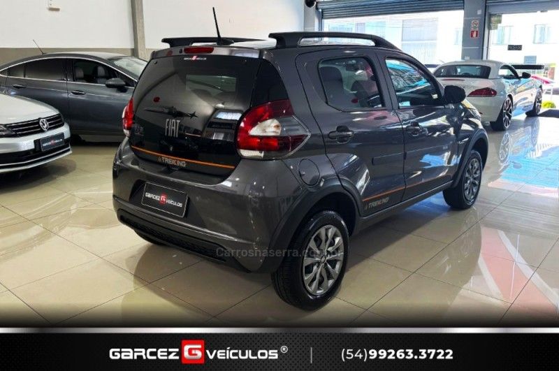 FIAT MOBI 1.0 TREKKING 8V 2023/2024 GARCEZ VEÍCULOS BENTO GONÇALVES / Carros no Vale