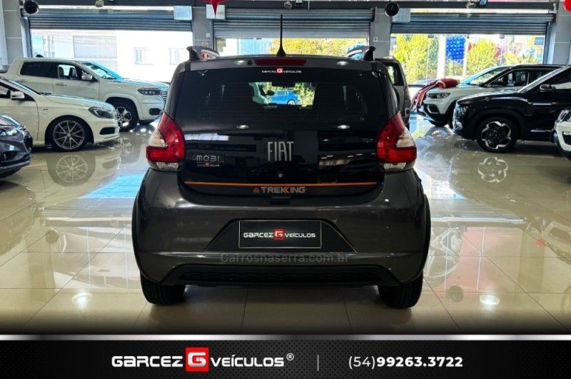 FIAT MOBI 1.0 TREKKING 8V 2023/2024 GARCEZ VEÍCULOS BENTO GONÇALVES / Carros no Vale