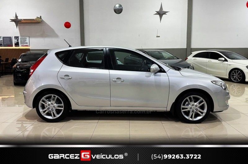 HYUNDAI I30 2.0 MPI 16V 2010/2011 GARCEZ VEÍCULOS BENTO GONÇALVES / Carros no Vale