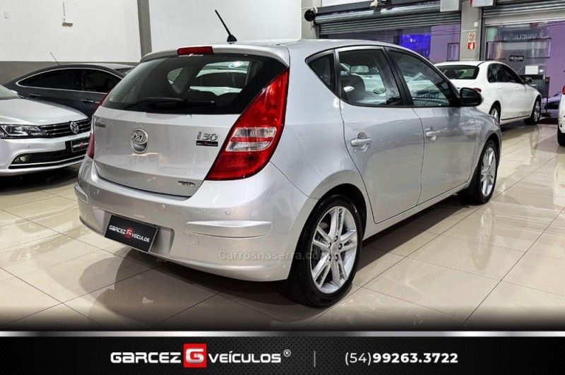 HYUNDAI I30 2.0 MPI 16V 2010/2011 GARCEZ VEÍCULOS BENTO GONÇALVES / Carros no Vale