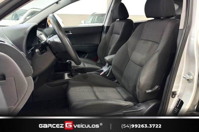 HYUNDAI I30 2.0 MPI 16V 2010/2011 GARCEZ VEÍCULOS BENTO GONÇALVES / Carros no Vale