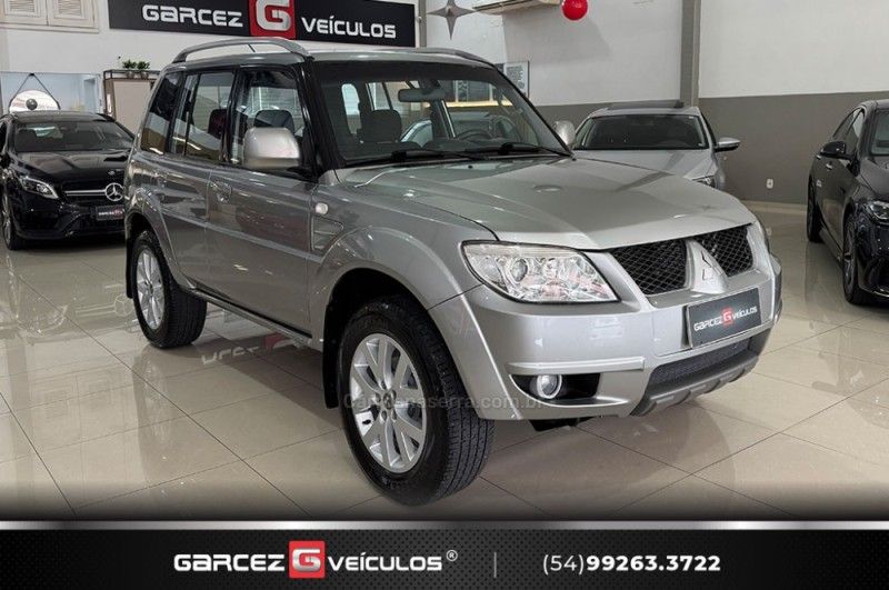 MITSUBISHI PAJERO TR4 2.0 4X4 16V 140CV 2011/2011 GARCEZ VEÍCULOS BENTO GONÇALVES / Carros no Vale