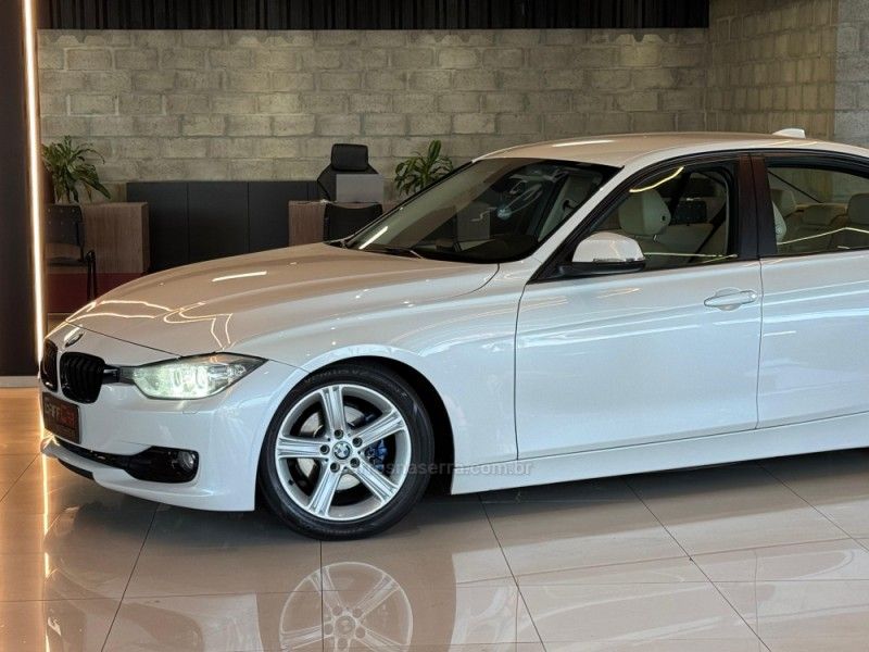 BMW 320I 2.0 16V TURBO ACTIVE 2014/2015 GRIFFCAR MULTIMARCAS DOIS IRMÃOS / Carros no Vale