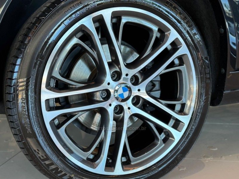 BMW X4 3.0 M SPORT 35I 4X4 24V TURBO 2015/2016 GRIFFCAR MULTIMARCAS DOIS IRMÃOS / Carros no Vale