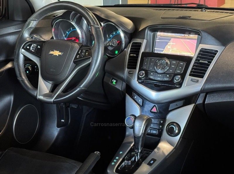 CHEVROLET CRUZE 1.8 LTZ 16V 2012/2013 GRIFFCAR MULTIMARCAS DOIS IRMÃOS / Carros no Vale