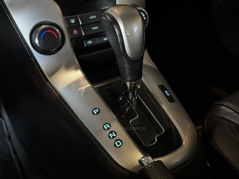 CHEVROLET CRUZE 1.8 LTZ 16V 2012/2013 GRIFFCAR MULTIMARCAS DOIS IRMÃOS / Carros no Vale