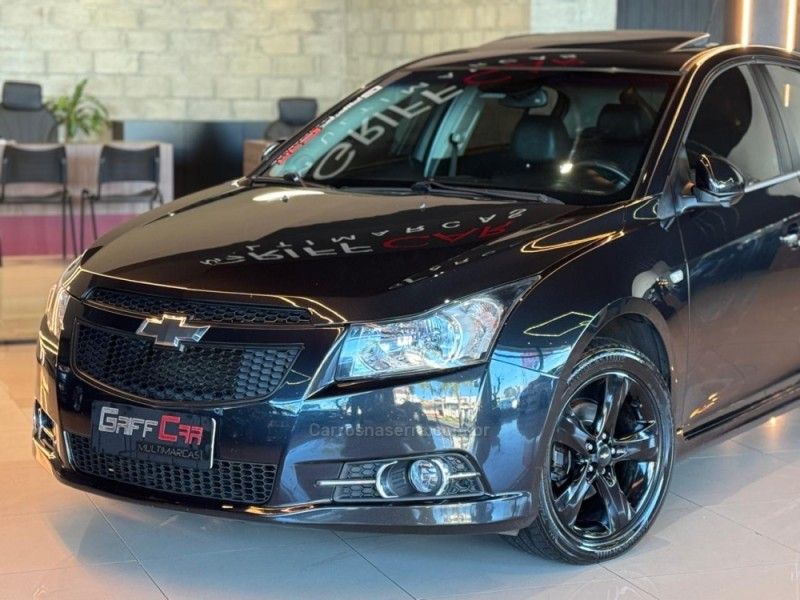 CHEVROLET CRUZE 1.8 LTZ 16V 2012/2013 GRIFFCAR MULTIMARCAS DOIS IRMÃOS / Carros no Vale