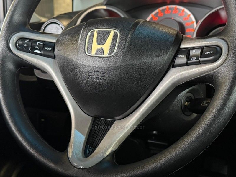 HONDA FIT 1.5 EX 16V 2011/2012 GRIFFCAR MULTIMARCAS DOIS IRMÃOS / Carros no Vale