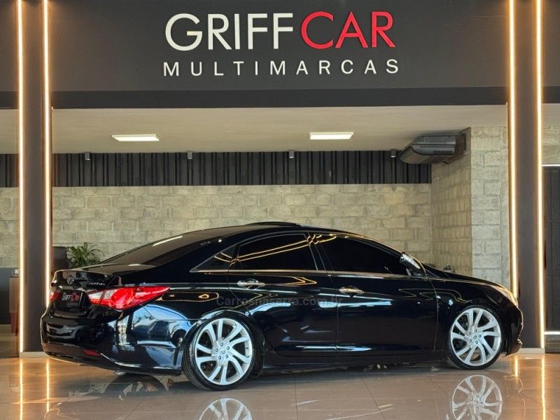 HYUNDAI SONATA 2.4 MPFI V4 16V 182CV 2012/2013 GRIFFCAR MULTIMARCAS DOIS IRMÃOS / Carros no Vale