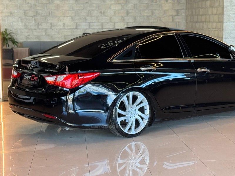 HYUNDAI SONATA 2.4 MPFI V4 16V 182CV 2012/2013 GRIFFCAR MULTIMARCAS DOIS IRMÃOS / Carros no Vale