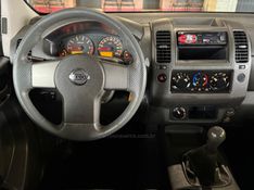 NISSAN FRONTIER 2.5 XE 4X4 CD TURBO ELETRONIC 2012/2013 GRIFFCAR MULTIMARCAS DOIS IRMÃOS / Carros no Vale