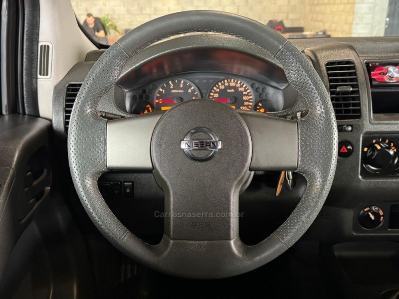 NISSAN FRONTIER 2.5 XE 4X4 CD TURBO ELETRONIC 2012/2013 GRIFFCAR MULTIMARCAS DOIS IRMÃOS / Carros no Vale