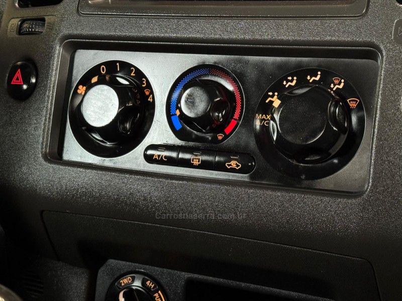 NISSAN FRONTIER 2.5 XE 4X4 CD TURBO ELETRONIC 2012/2013 GRIFFCAR MULTIMARCAS DOIS IRMÃOS / Carros no Vale