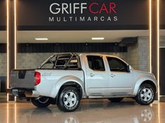 NISSAN FRONTIER 2.5 XE 4X4 CD TURBO ELETRONIC 2012/2013 GRIFFCAR MULTIMARCAS DOIS IRMÃOS / Carros no Vale