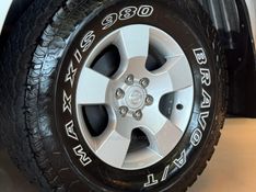 NISSAN FRONTIER 2.5 XE 4X4 CD TURBO ELETRONIC 2012/2013 GRIFFCAR MULTIMARCAS DOIS IRMÃOS / Carros no Vale