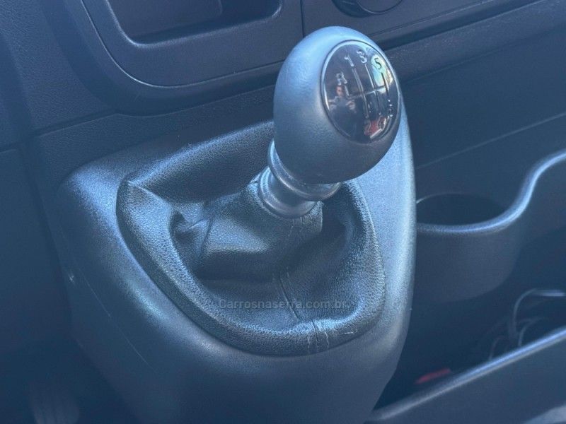 RENAULT MASTER 2.3 DCI MINIBUS EXECUTIVE L3H2 16 LUGARES 16V 2015/2016 GRIFFCAR MULTIMARCAS DOIS IRMÃOS / Carros no Vale