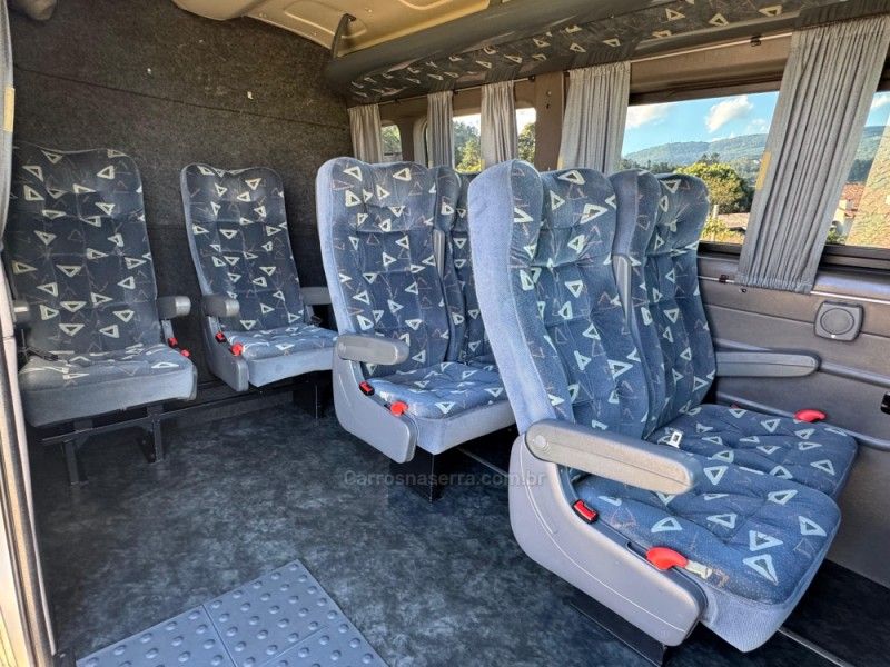 RENAULT MASTER 2.3 DCI MINIBUS EXECUTIVE L3H2 16 LUGARES 16V 2015/2016 GRIFFCAR MULTIMARCAS DOIS IRMÃOS / Carros no Vale
